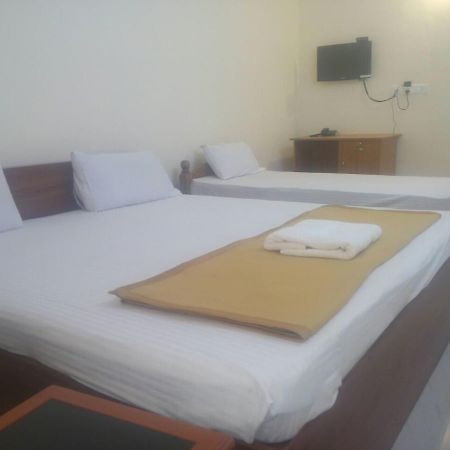 Manjira Lodge Гуруваюр Экстерьер фото