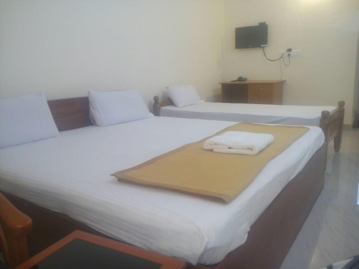 Manjira Lodge Гуруваюр Экстерьер фото