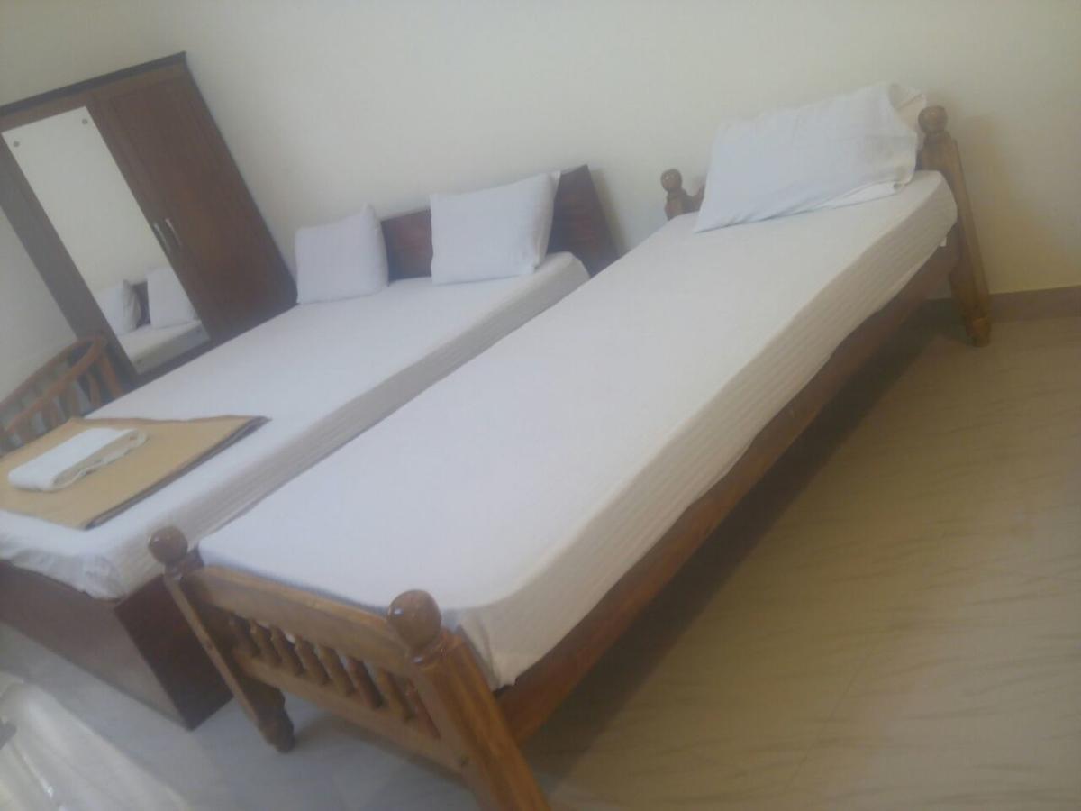 Manjira Lodge Гуруваюр Экстерьер фото